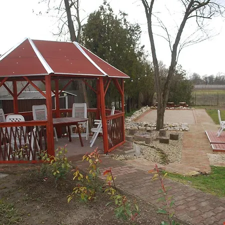 فندق مبيت وإفطار Casa Napsugar Panzio 3*