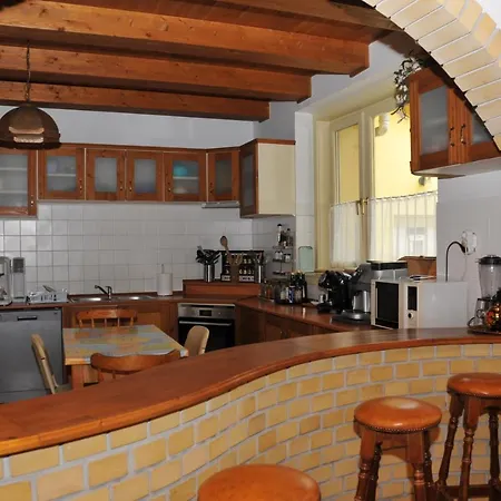 Alojamento de Acomodação e Pequeno-almoço Casa Napsugár Panzió 3*
