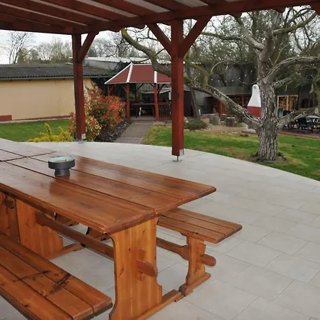 فندق مبيت وإفطار Casa Napsugar Panzio 3*