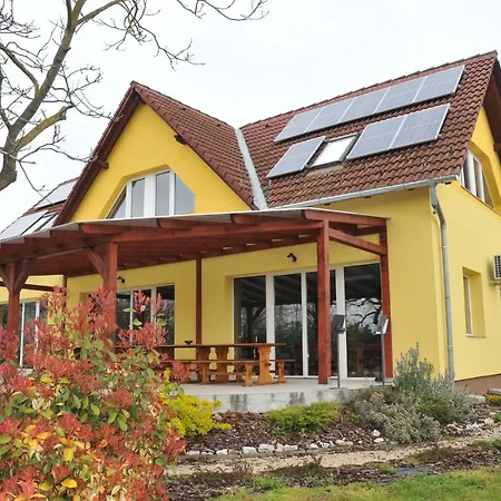 Casa Napsugar Panzio Bed & Breakfast *
